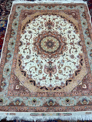 Traditional Persian Rugs - The Secret to Elegant and Cozy Interiors