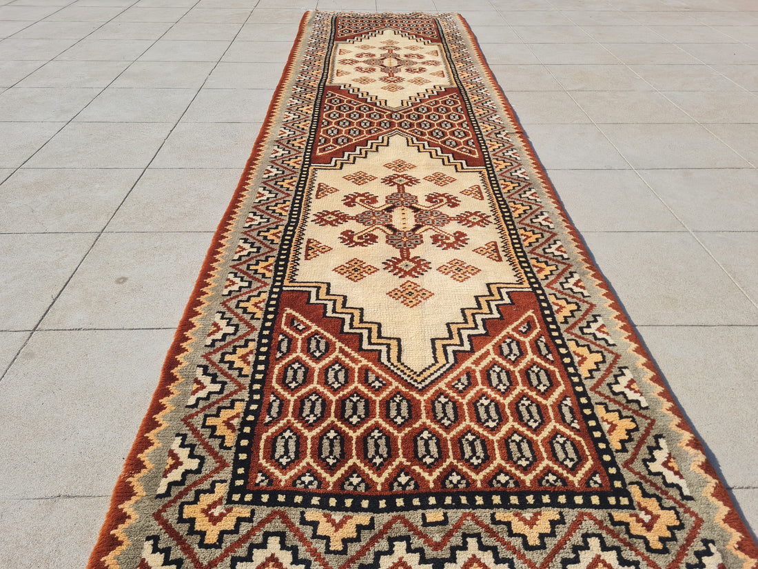 9.2' x 2.6' Ft. Authentic Vintage Moroccan Hand Knotted Fine Wool Runner / Rug BR1739