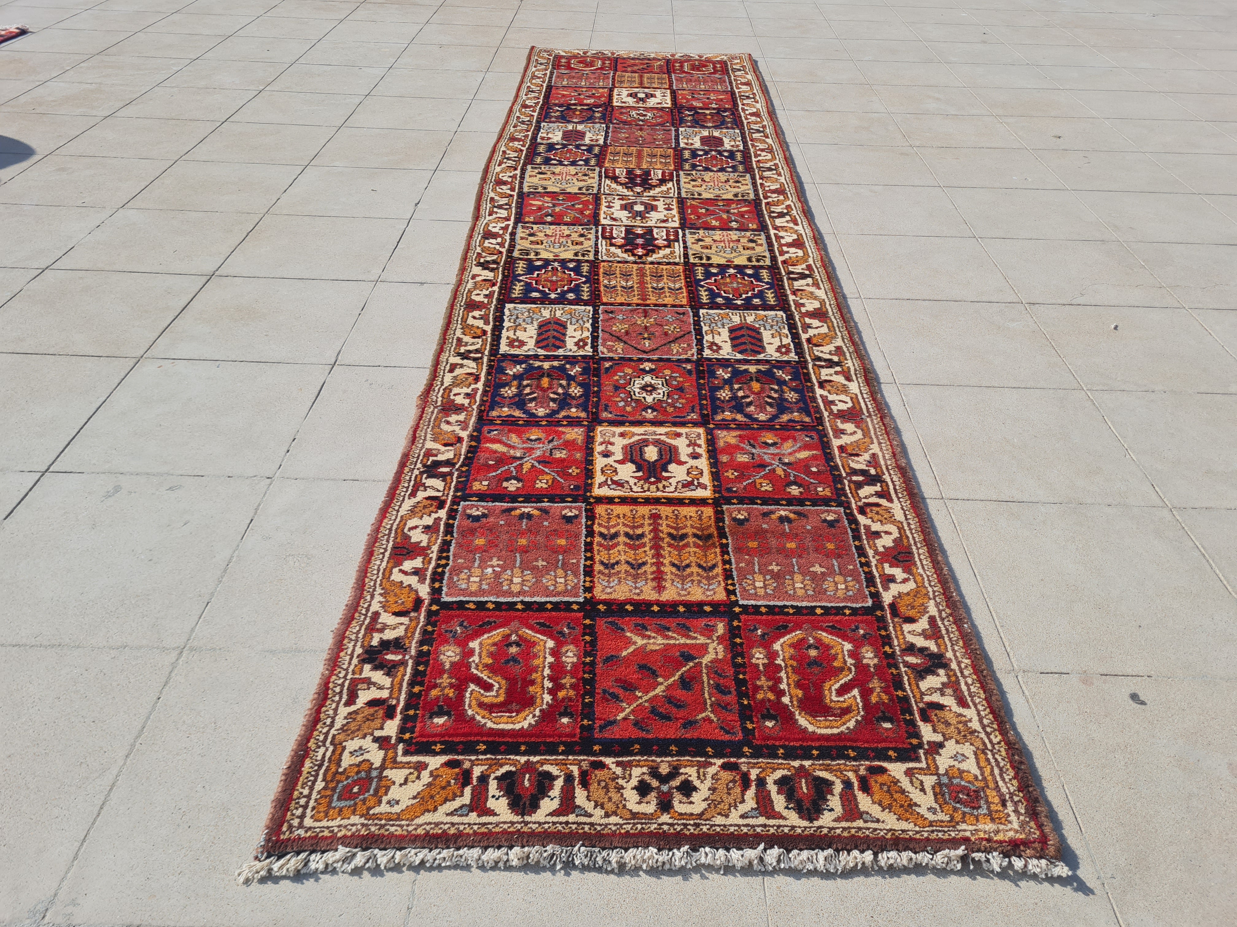 9.8' x 2.6' Ft. Authentic Vintage Bakhtiar Hand Knotted Fine Wool Runner / Rug BR1740