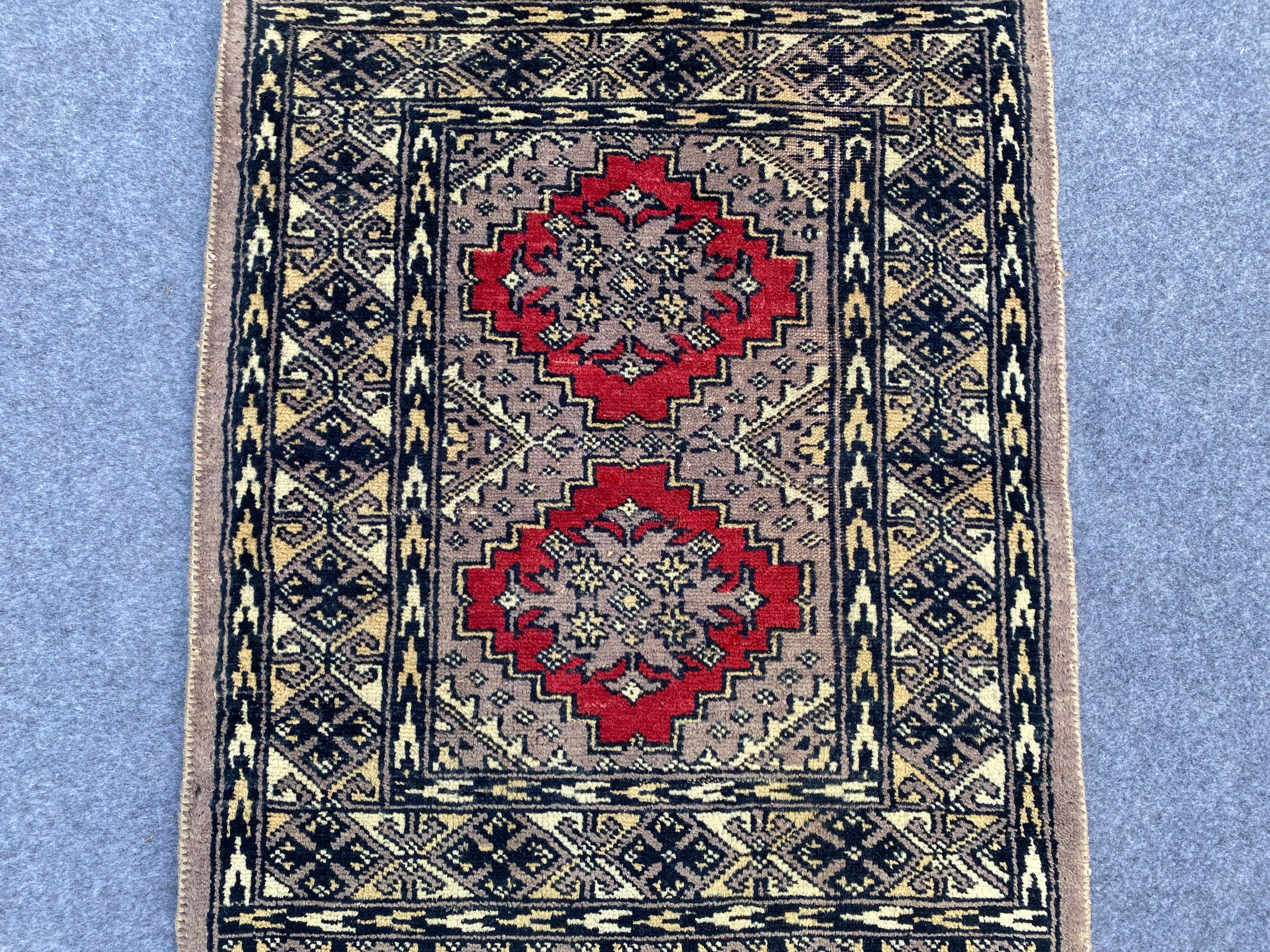2.2' x 2.1' Authentic Pakistani Jaldar Hand Knotted Finest Wool Small Area Rug BR1016
