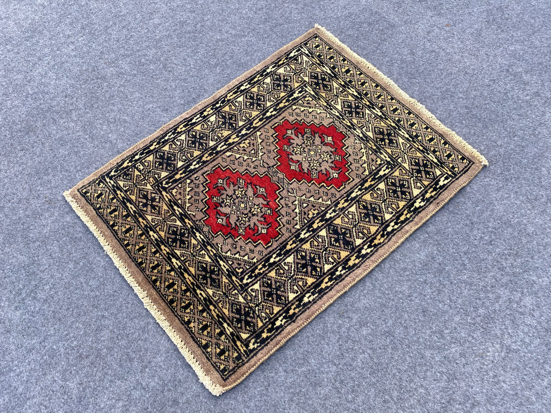 2.2' x 2.1' Authentic Pakistani Jaldar Hand Knotted Finest Wool Small Area Rug BR1016