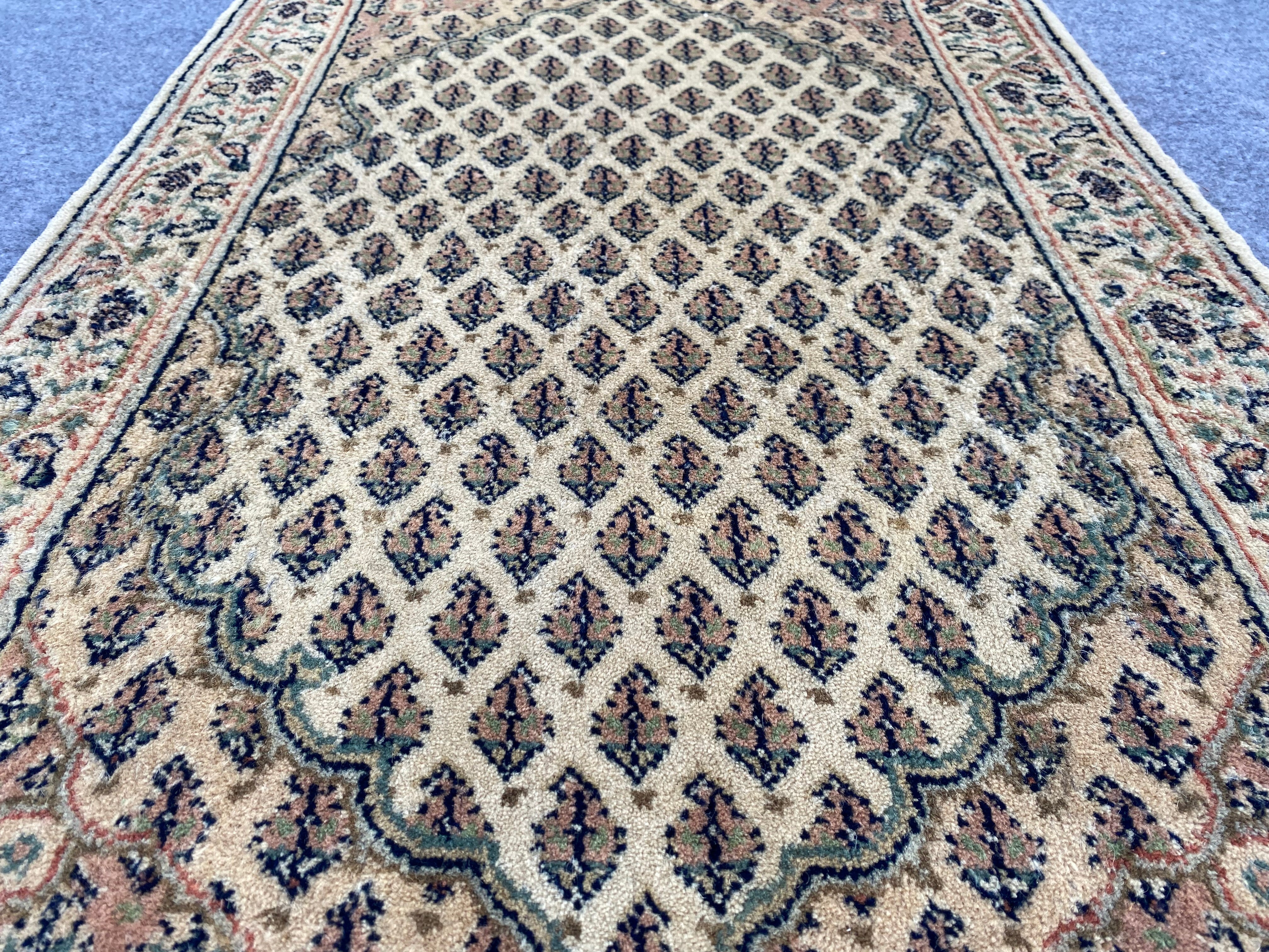 3.0' x 1.1' Ft. Authentic Indian Badam Gul Hand Knotted Finest Wool Small Area Rug BR1022