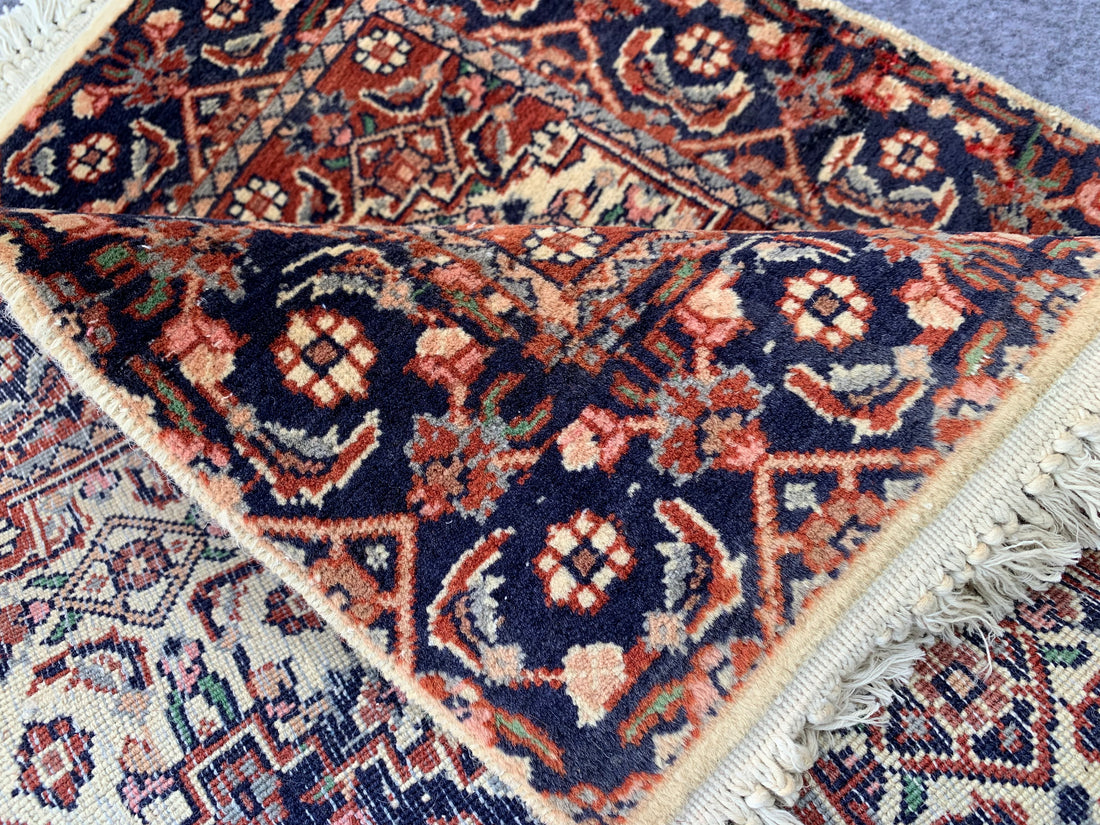 2.1' x 2.1' Ft. Authentic Pakistani Hand Knotted Double Knot Finest Wool Small Area Rug BR1032