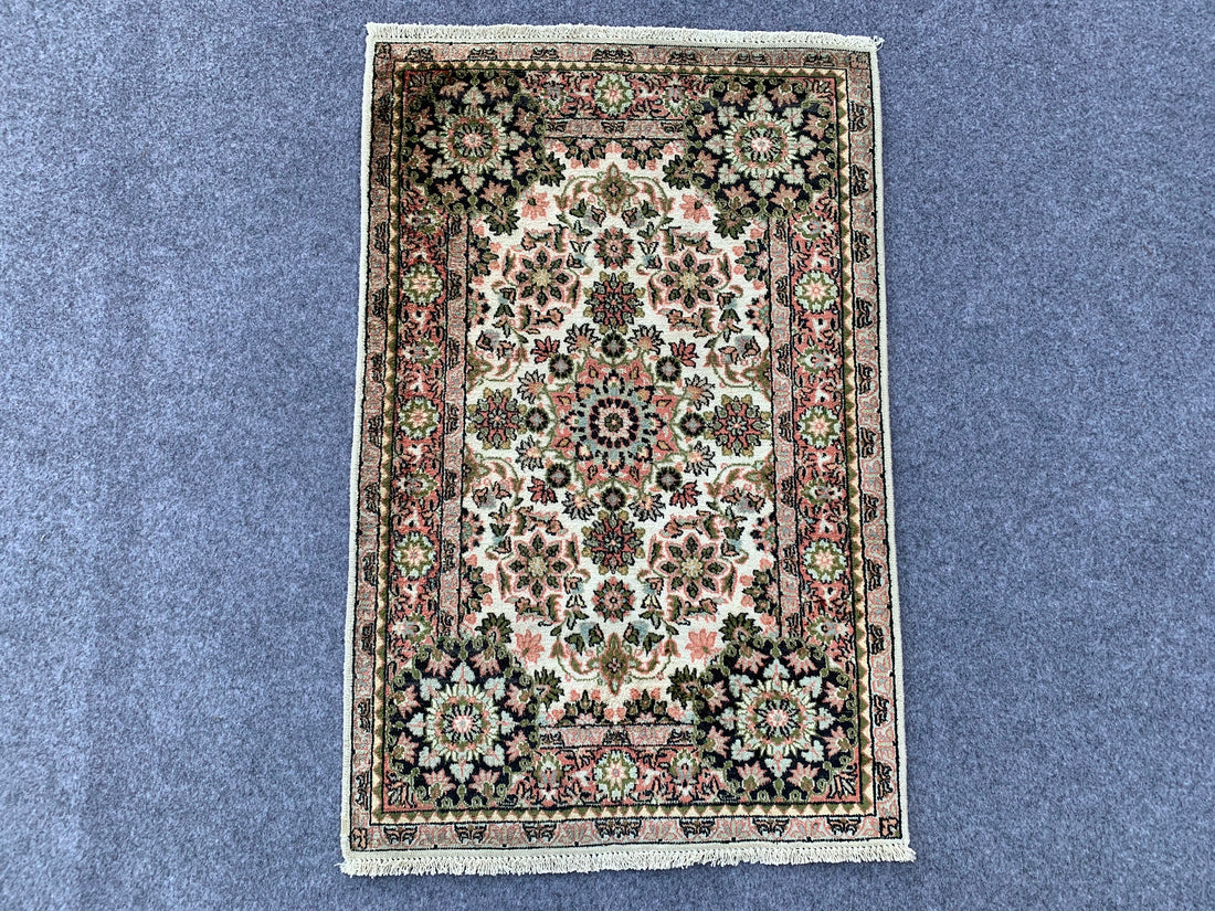 3.0' x 1.1' Ft. Authentic Pakistani Kashmir Hand Knotted Finest Wool Small Area Rug BR1040