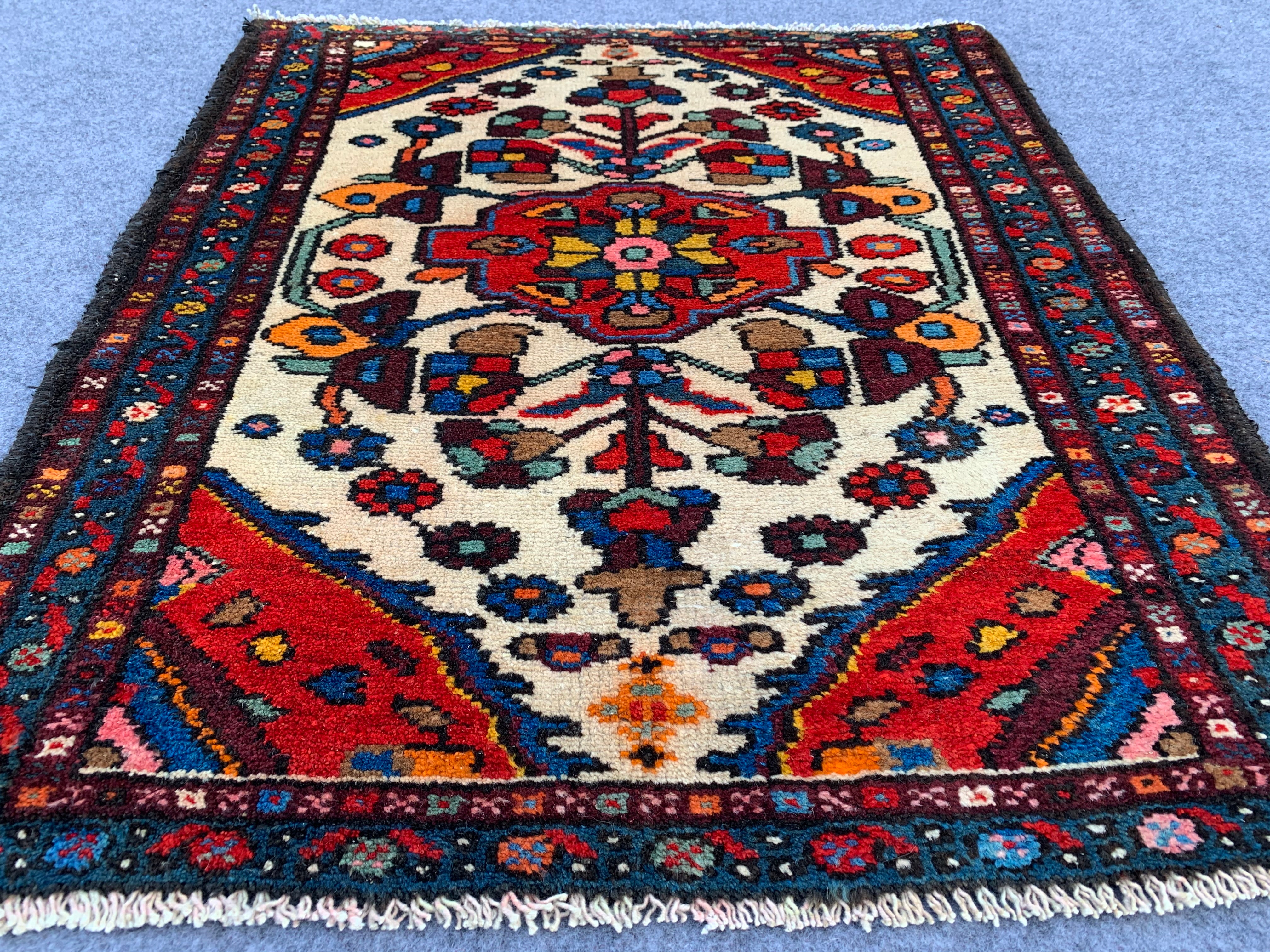 2.6' x 2.2' Ft. Authentic Persian Hamadan Hand Knotted Small Finest Wool Area Rug BR1054