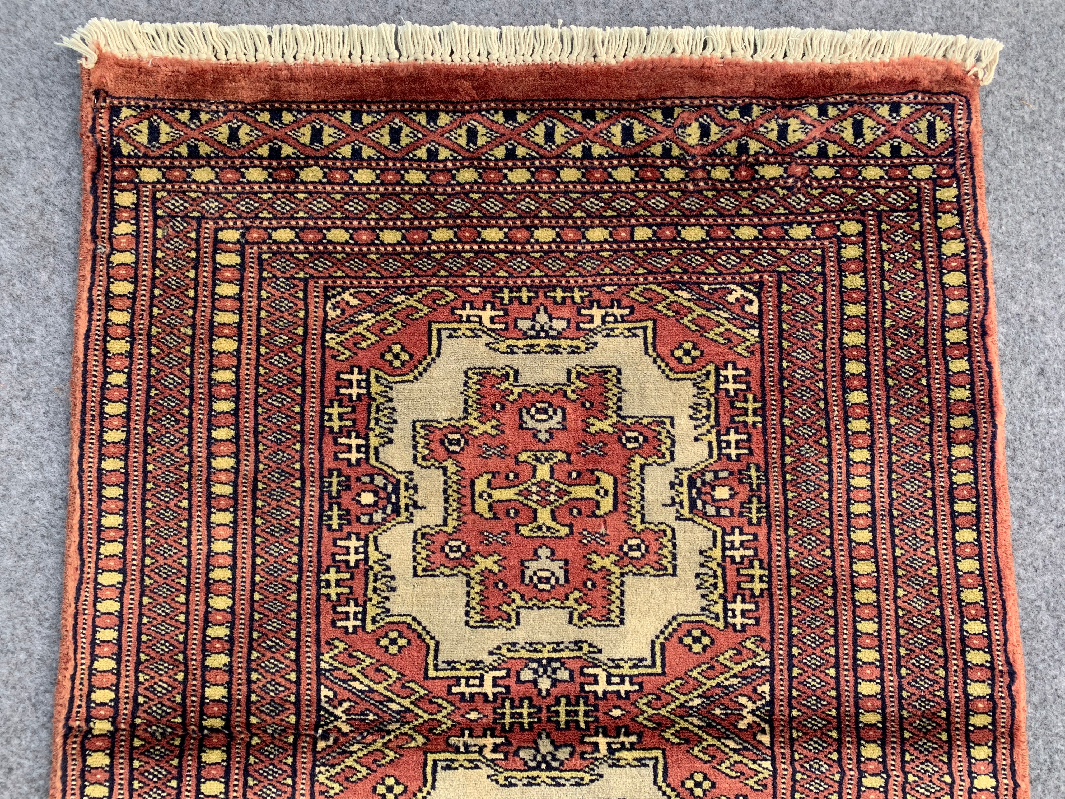 2.1' x 2.1' Authentic Pakistani Jaldar Hand Knotted Finest Wool Area Rug BR1076