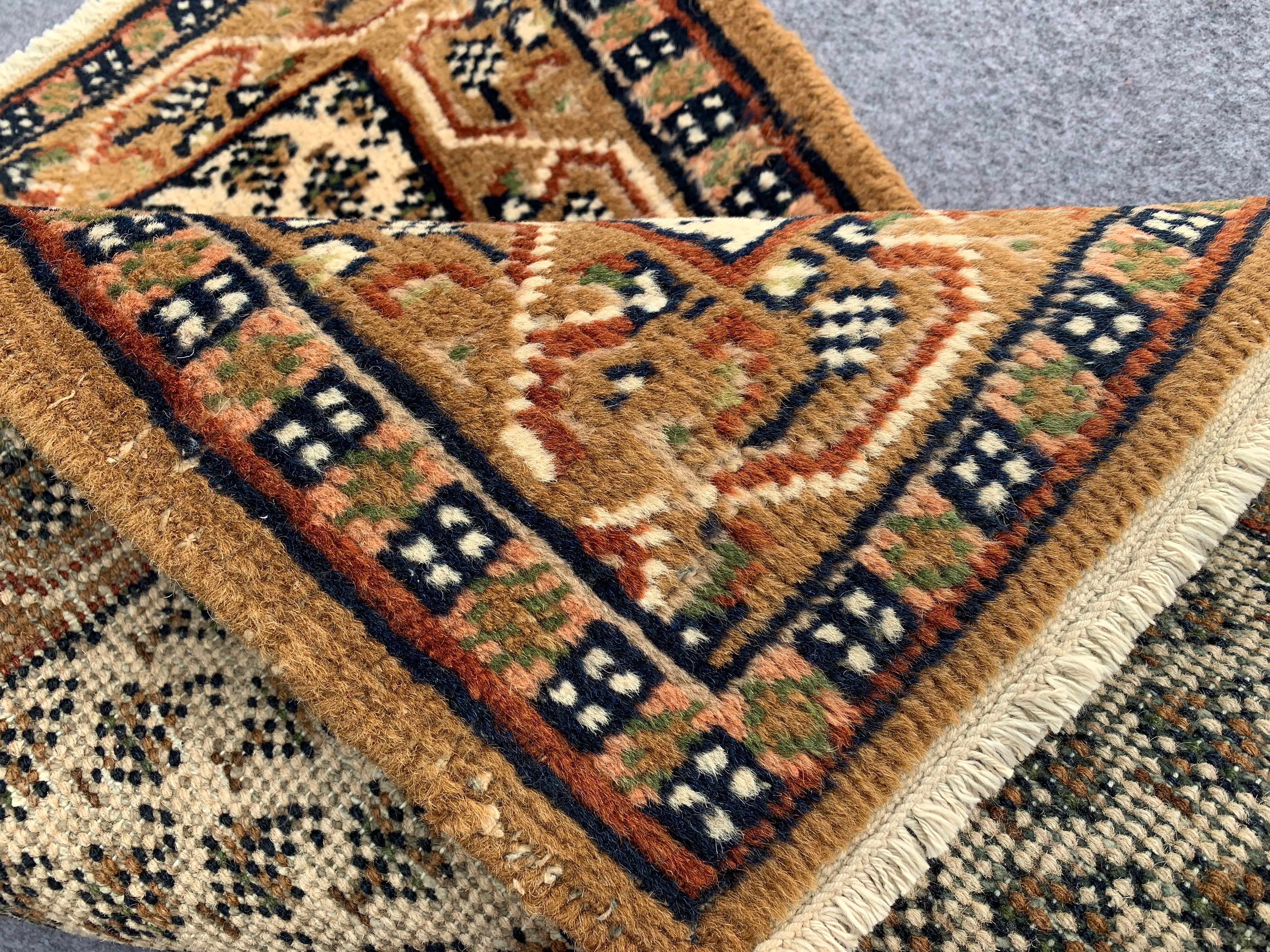 2.11' x 2.0' Ft. Authentic Persian Hamadan Hand Knotted Small Wool Area Rug BR1083