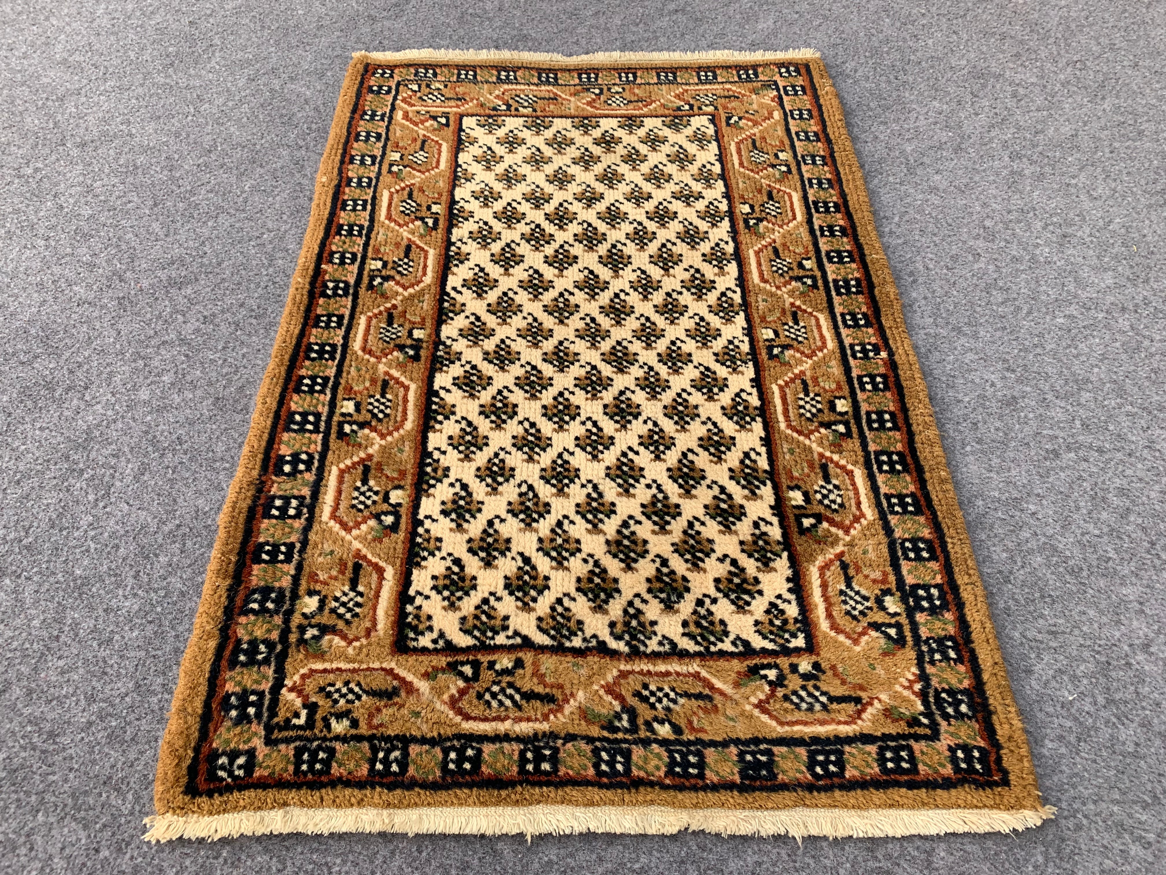 2.11' x 2.0' Ft. Authentic Persian Hamadan Hand Knotted Small Wool Area Rug BR1083