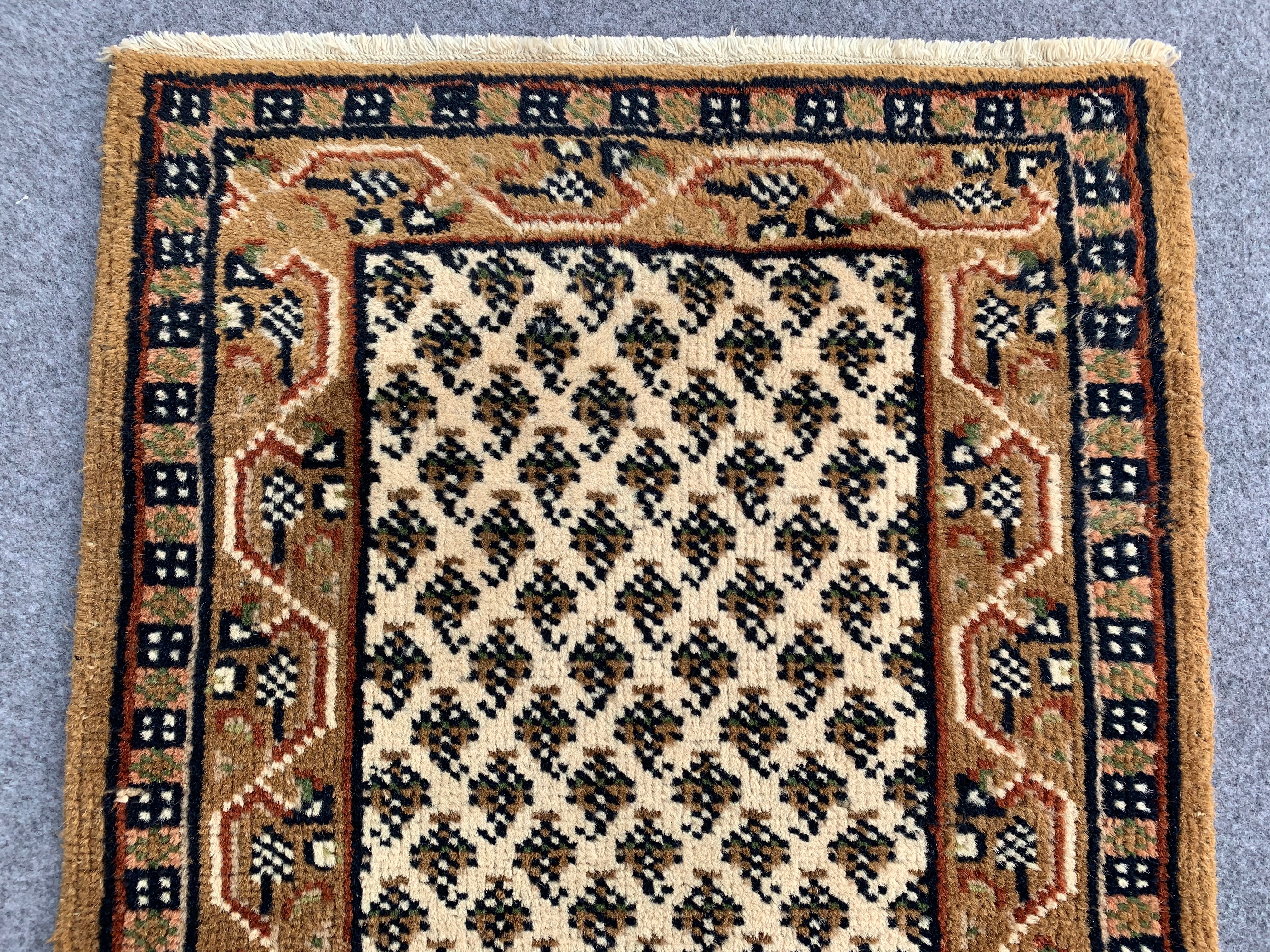 2.11' x 2.0' Ft. Authentic Persian Hamadan Hand Knotted Small Wool Area Rug BR1083