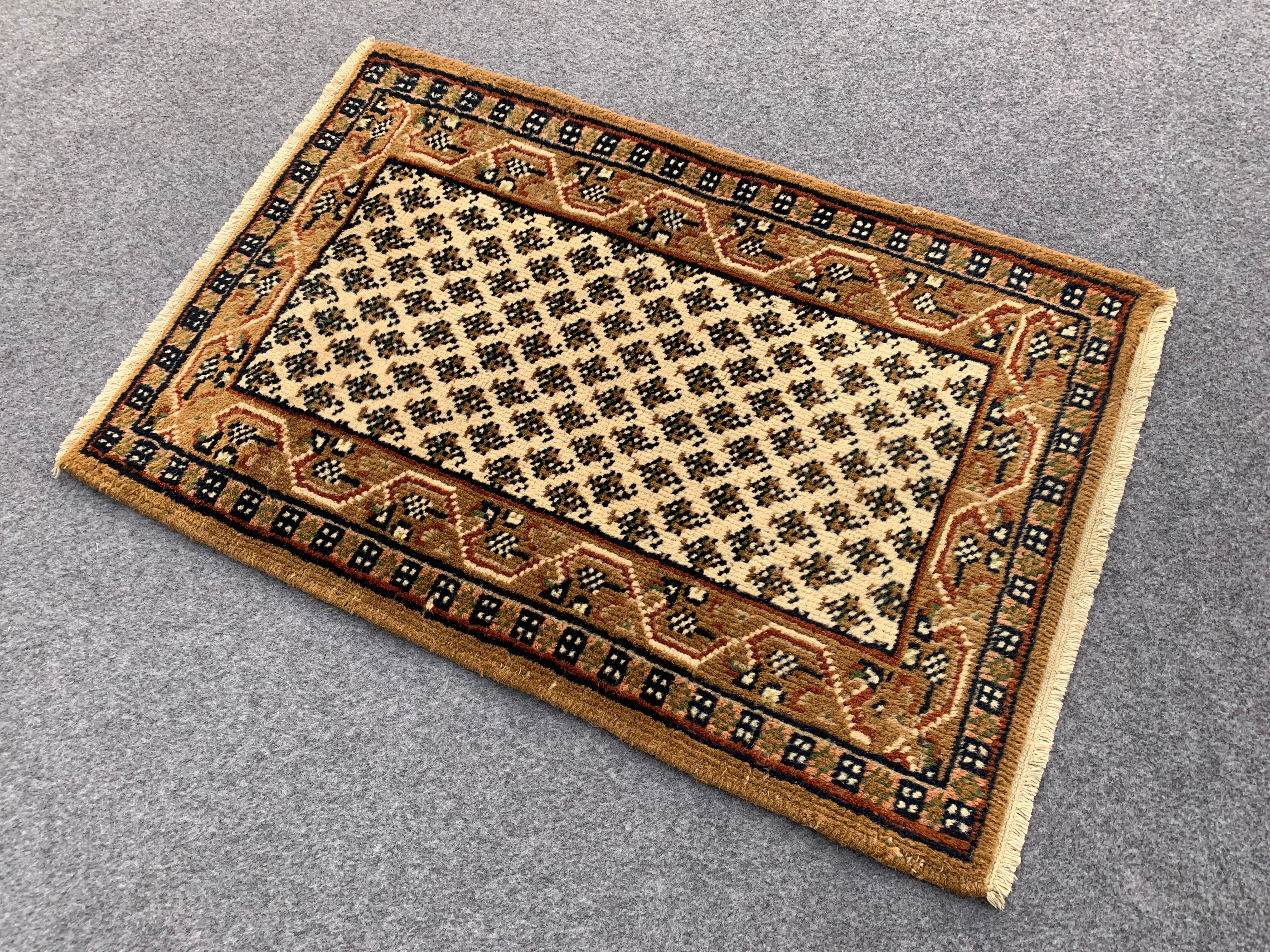 2.11' x 2.0' Ft. Authentic Persian Hamadan Hand Knotted Small Wool Area Rug BR1083