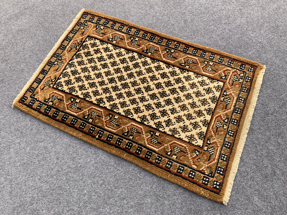 2.11' x 2.0' Ft. Authentic Persian Hamadan Hand Knotted Small Wool Area Rug BR1083