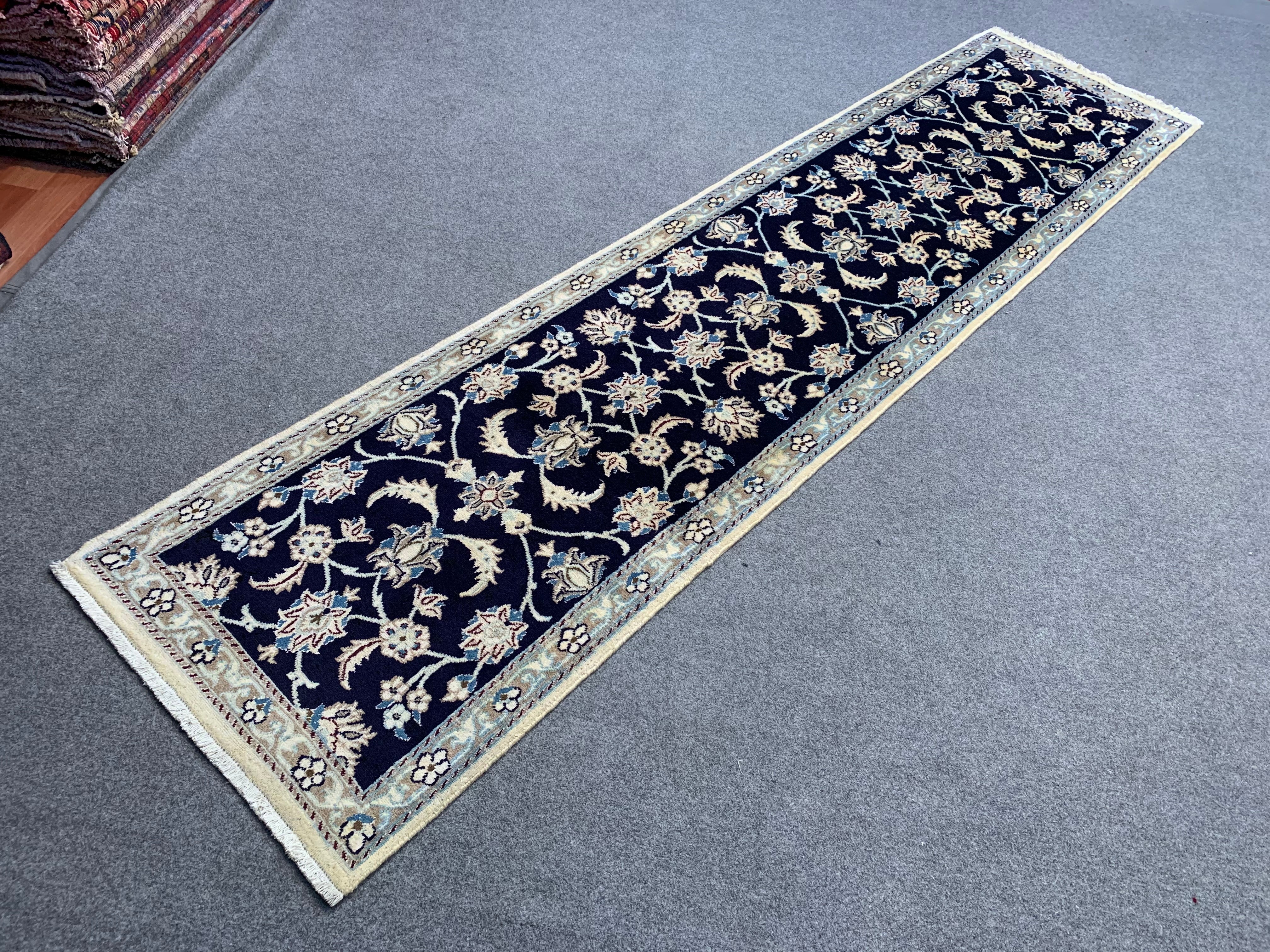 9.4' x 2.3' Authentic Vintage Nain Hand Knotted Fine Wool Runner / Rug BR54