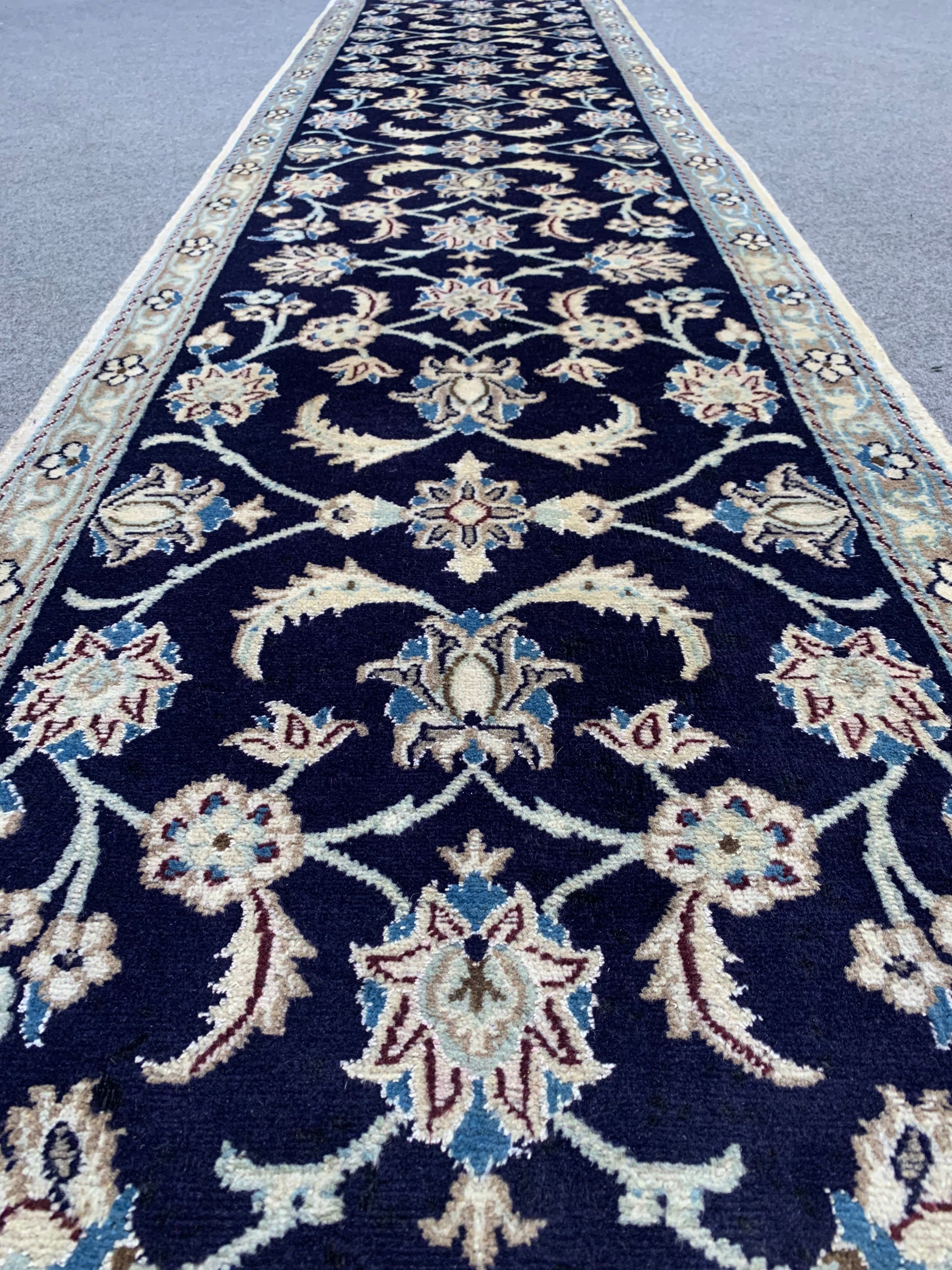 9.4' x 2.3' Authentic Vintage Nain Hand Knotted Fine Wool Runner / Rug BR54