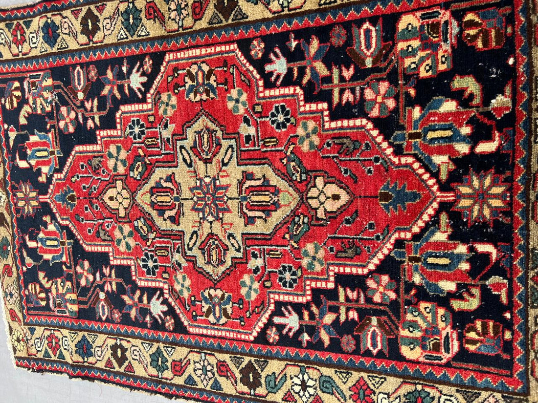 4.4' x 3.6' Ft. Authentic Persian Bakhtier Vintage Hand Knotted Wool Large Area Rug BR#4C